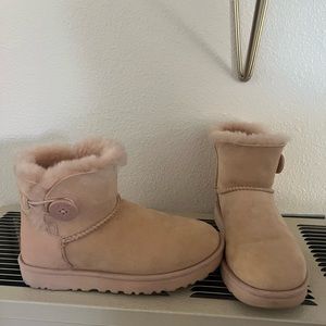 ** SOLD ** UGG Women’s Mini Bailey Button - Soft Pink Ankle Boot - Size 6 US